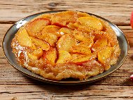 Рецепта Френски обърнат сладкиш с бутер тесто и ябълки